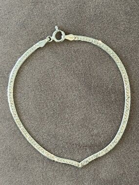 Vintage Italy Sterling Silver Herringbone V-Shaped Chain Bracelet